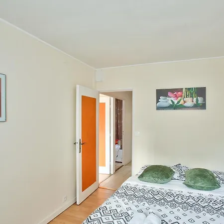 Chic And Spacious Beautiful Terrace Appartement Courcouronnes